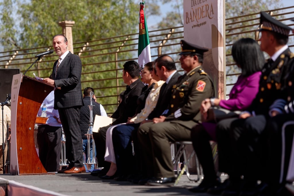 Mensaje. El Secretario de Gobierno pronunció un discurso significativo y resaltó  la importancia del lábaro tricolor   como emblema de unidad, honor y compromiso con la patria. 