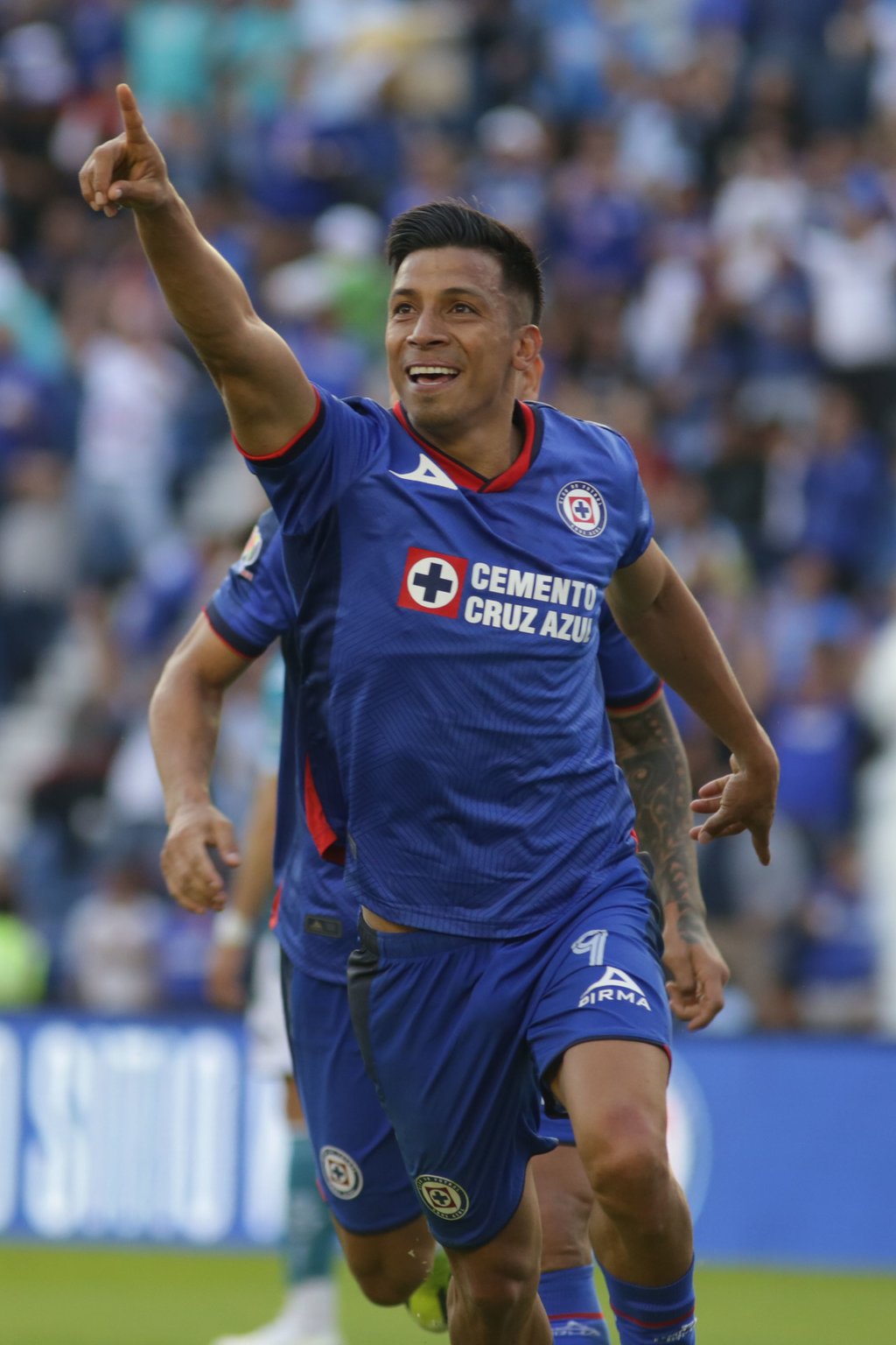Cambio. El juego entre el Cruz Azul y Chivas será en el estadio Azteca.