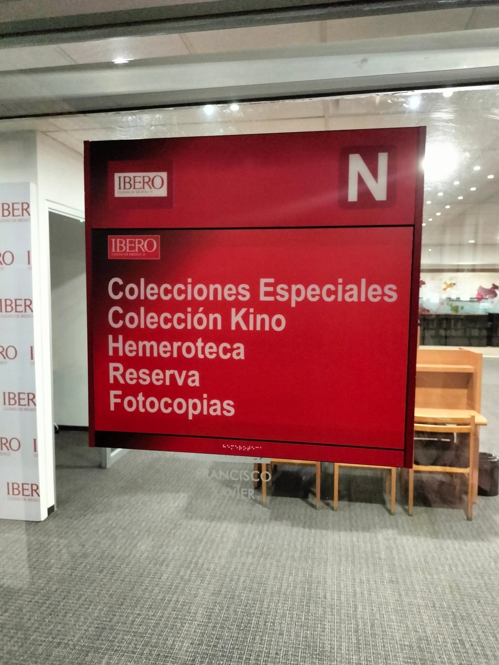 Sobre una biblioteca, un duelo y un cometa