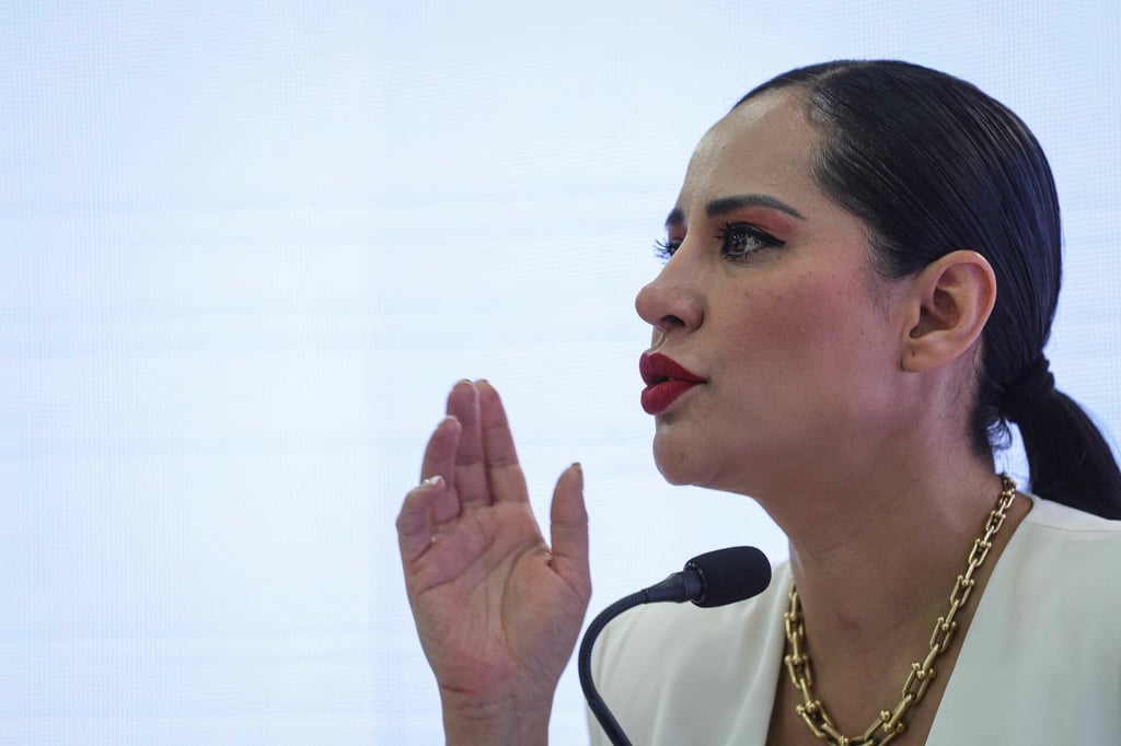 La exalcaldesa de Cuauhtémoc y aspirante a Senadora por Movimiento Ciudadano, Sandra Cuevas, dio a conocer los ejes de su campaña y para lograrlo su propuesta es la reducción del salario de todos los políticos, incluido el Presidente o Presidenta de México, a 50 mil pesos mensuales.