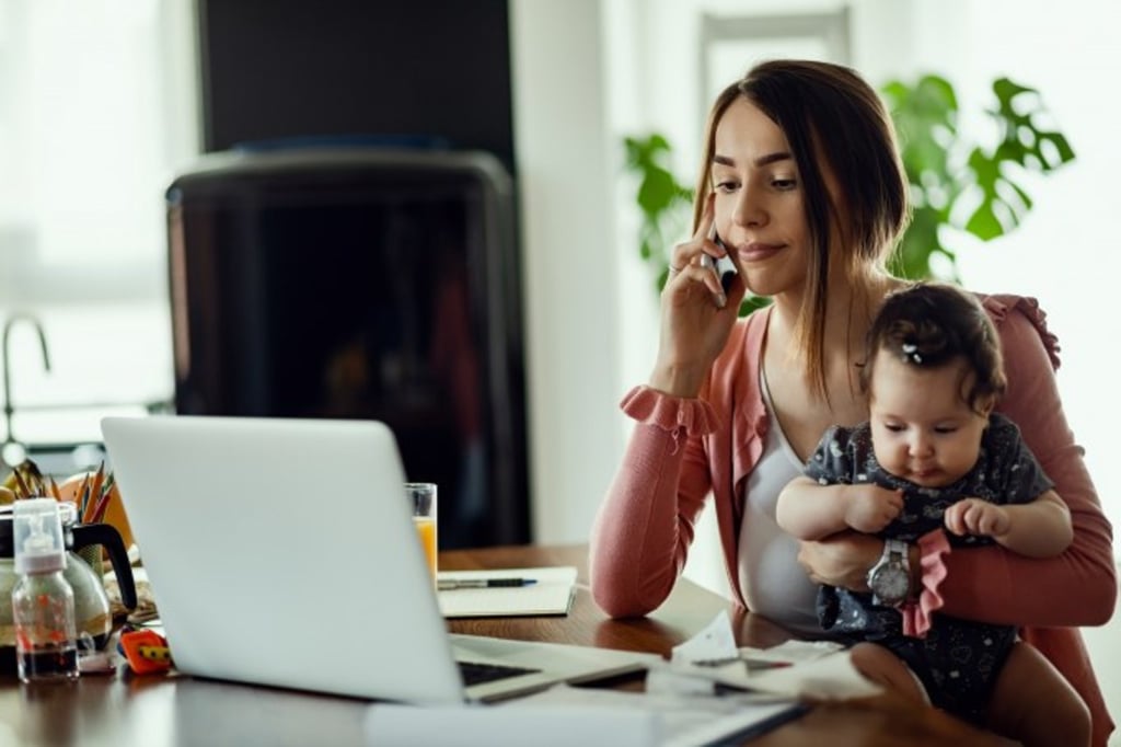 Obstáculo. El trabajo en casa impide a muchas mujeres lograr metas laborales.