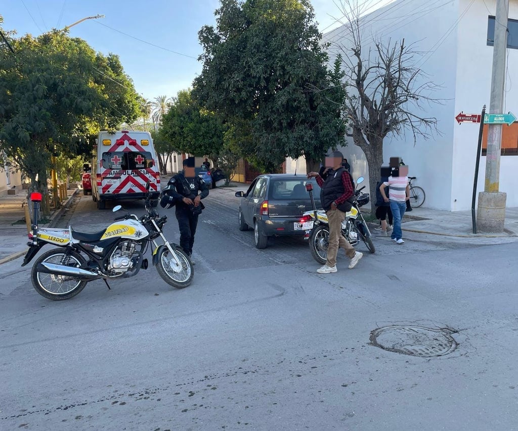 Accidente en el Centro de Lerdo deja un motociclista lesionado