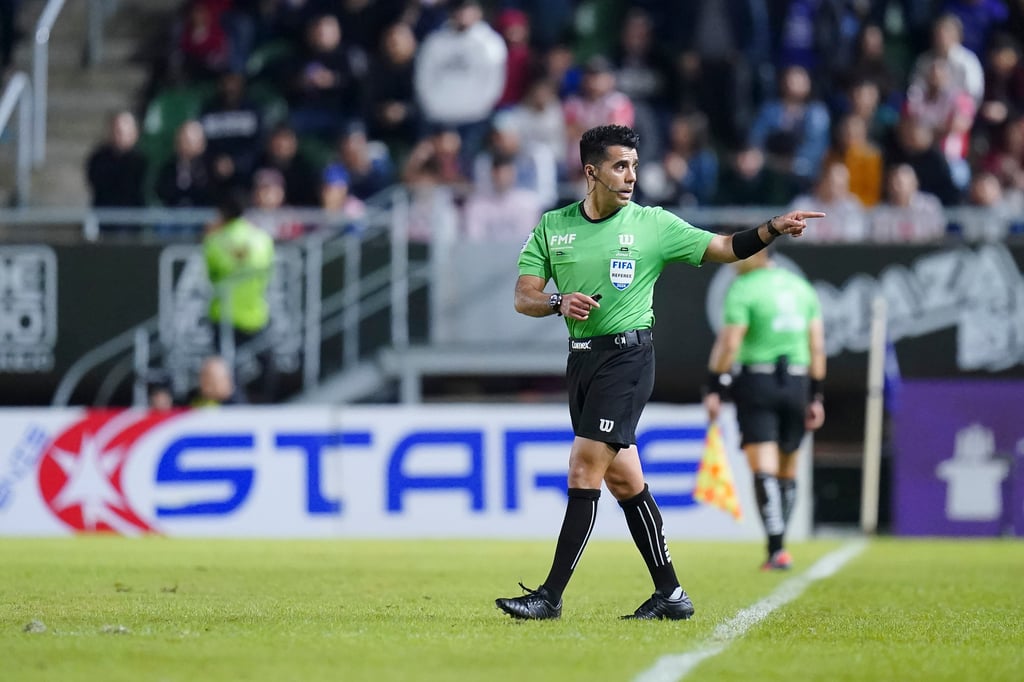 Adonai Escobedo González, silbante para el partido entre Santos Laguna y Cruz Azul