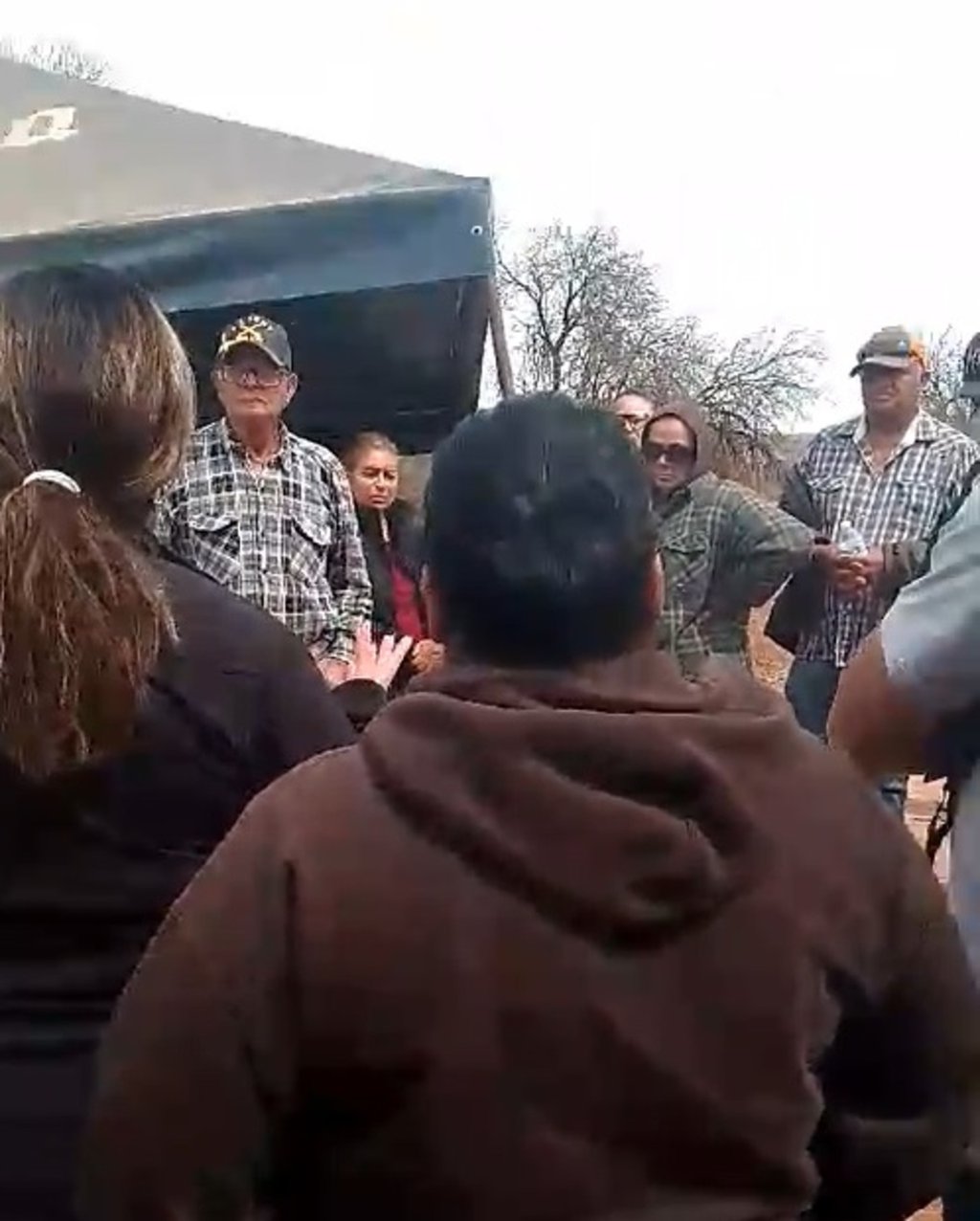 Piden. Habitantes de varias comunidades, entre ellas la de San Lucas, piden a los ejidatarios de San Agustín levantar el bloqueo al acceso a la mina para que no siga afectándose la economía de las localidades de la región.