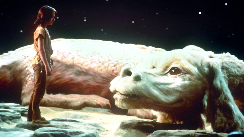 Mágico. Fújur es un dragón blanco de la suerte y el personaje más enigmático de la película. Se convierte en acompañante de Bastian a través de su travesía, siendo un personaje muy querido.