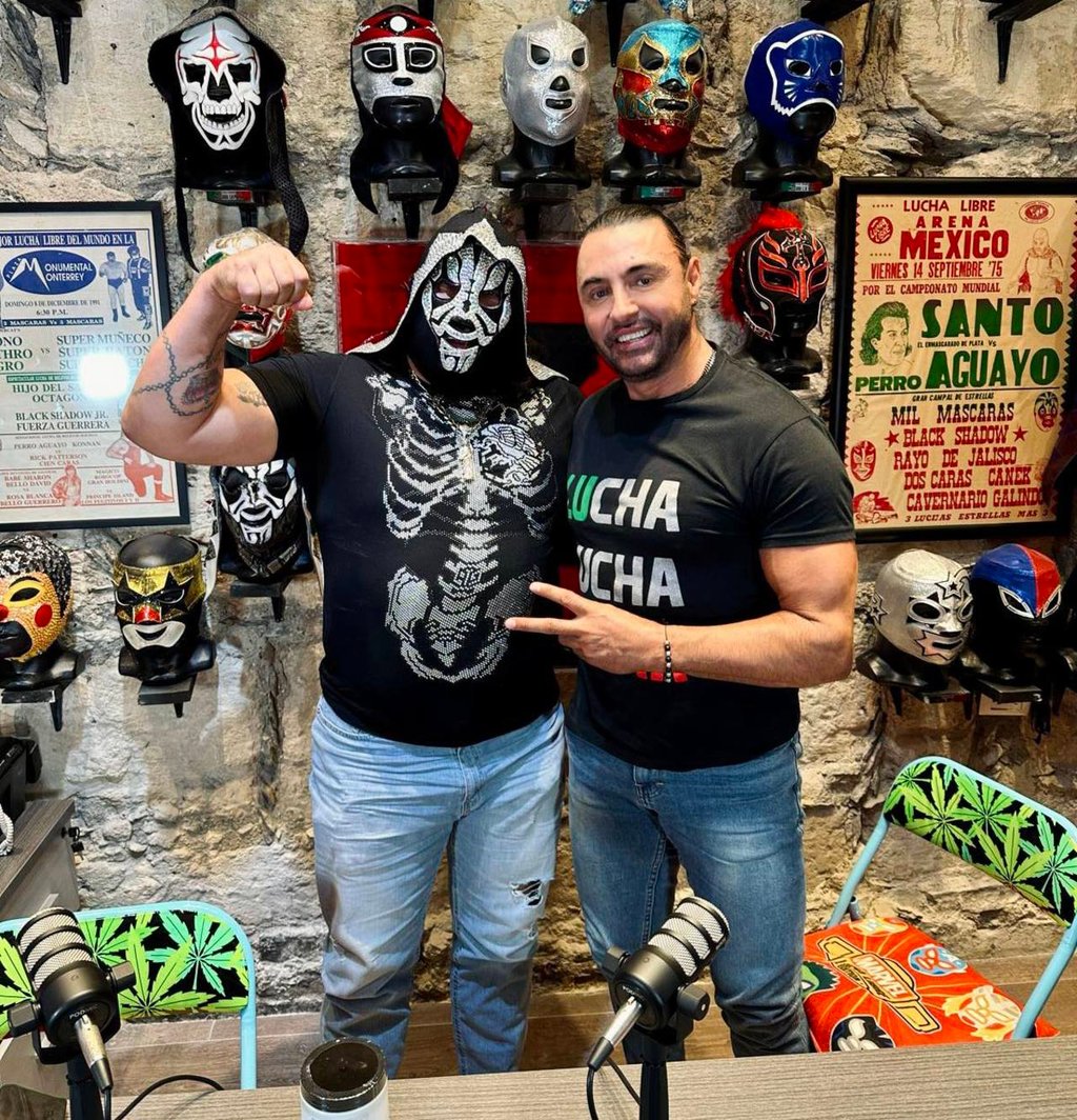 Causa. Latin Lover regresó para ayudar al luchador regio Rey Destroyer, quien en una función sufrió un accidente y se encuentra hospitalizado en Nuevo León con daño cerebral.