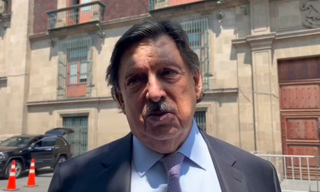 AMLO y Napoleón Gómez Urrutia revisan iniciativas de pensiones, salarios y vivienda