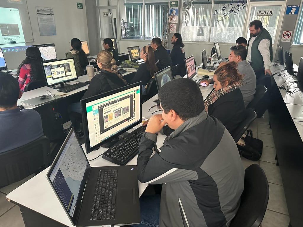 El equipo encargado de la capacitación estuvo liderado por el investigador Daniel José Vega Nieva, quien contó con la colaboración de los estudiantes de posgrado Adrián Silva y Carlos Briones.