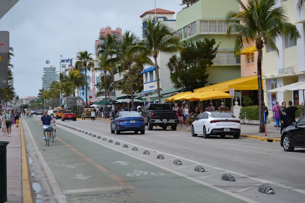 El ayuntamiento de la turística ciudad floridana de Miami Beach declaró este viernes el toque de queda para reforzar la seguridad durante las vacaciones universitarias de primavera, conocidas como 'Spring Break', que en años recientes han registrado actos de violencia en las calles, disturbios e incluso tiroteos con víctimas mortales.