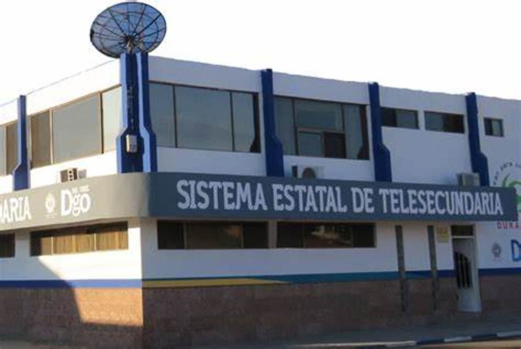 Cambios. Diby Néder dejó de ser la titular del Sistema Estatal de Telesecundaria e Israel Soto Peña del IDEA.