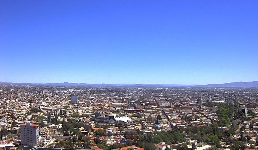 Panorama. Para las 12:00 horas del lunes, así se veía la ciudad, sin contaminación en un día de asueto.