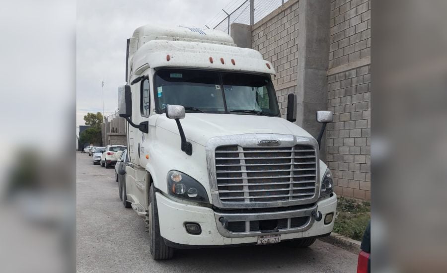 Roban tráiler cargado con mezclilla en La Laguna de Durango