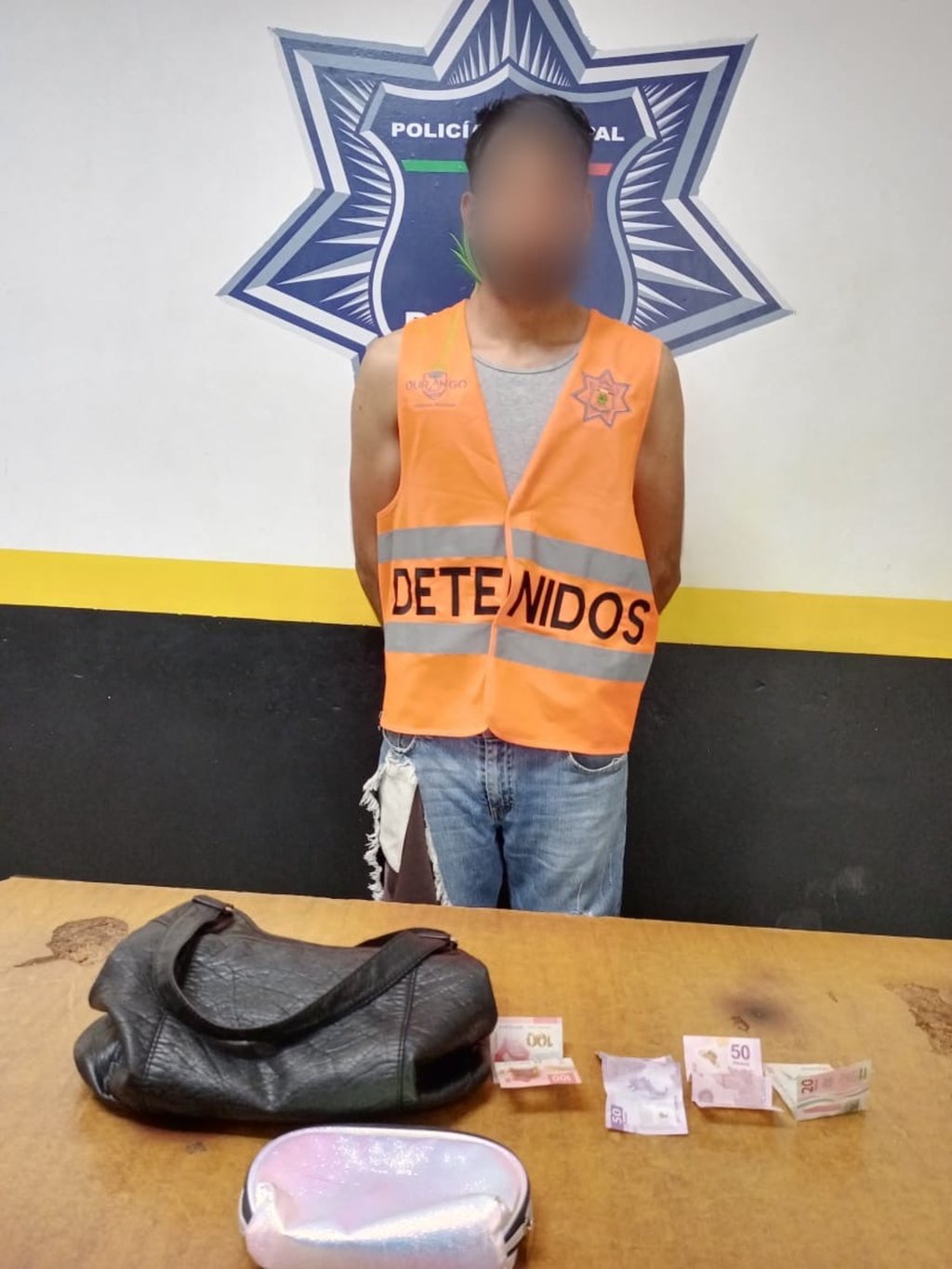 Hecho. Policías Municipales detuvieron a un varón por presunto robo al interior de un vehículo.