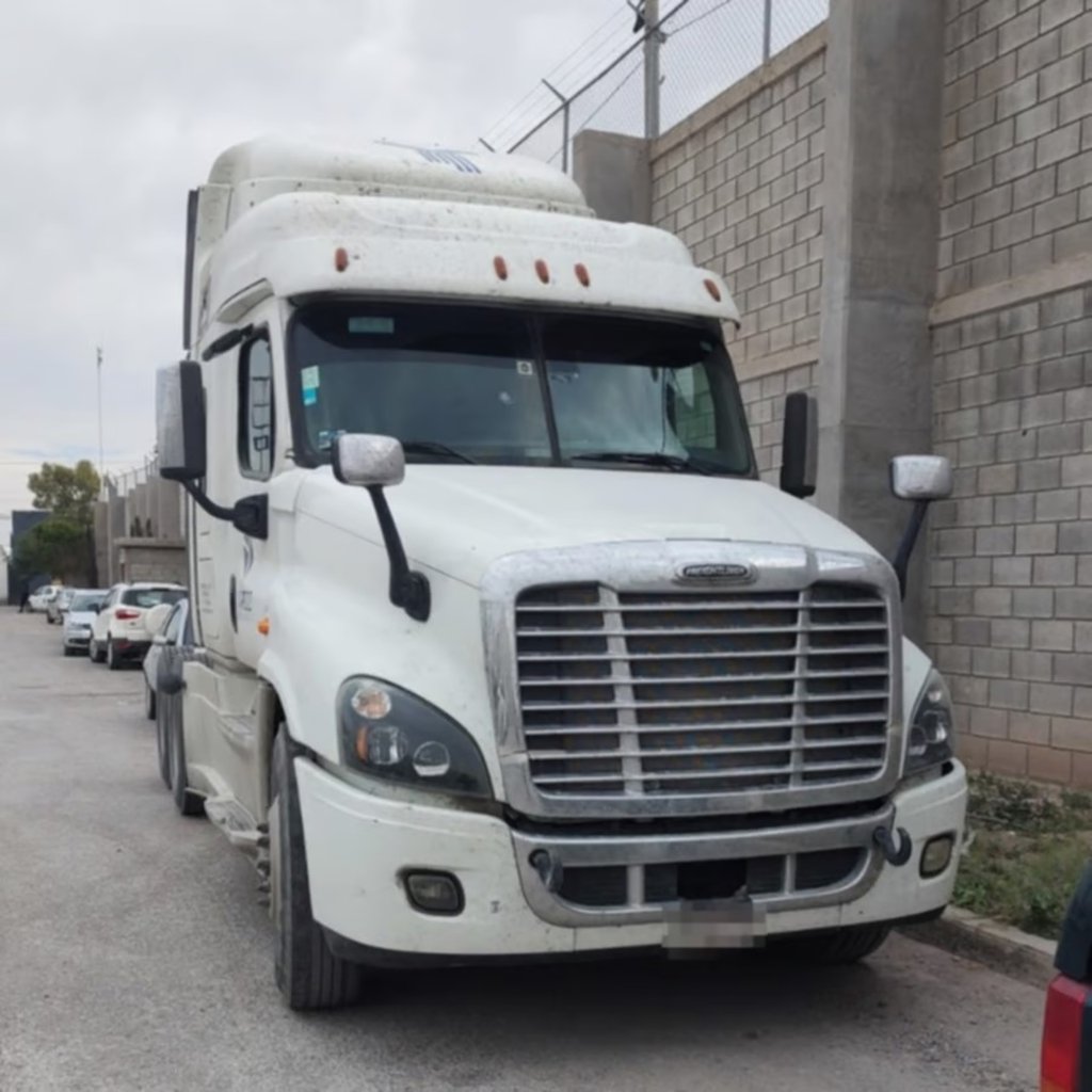 Acción. Los delincuentes se llevaron la caja con la mercancía, que consistía en varias toneladas de mezclilla.