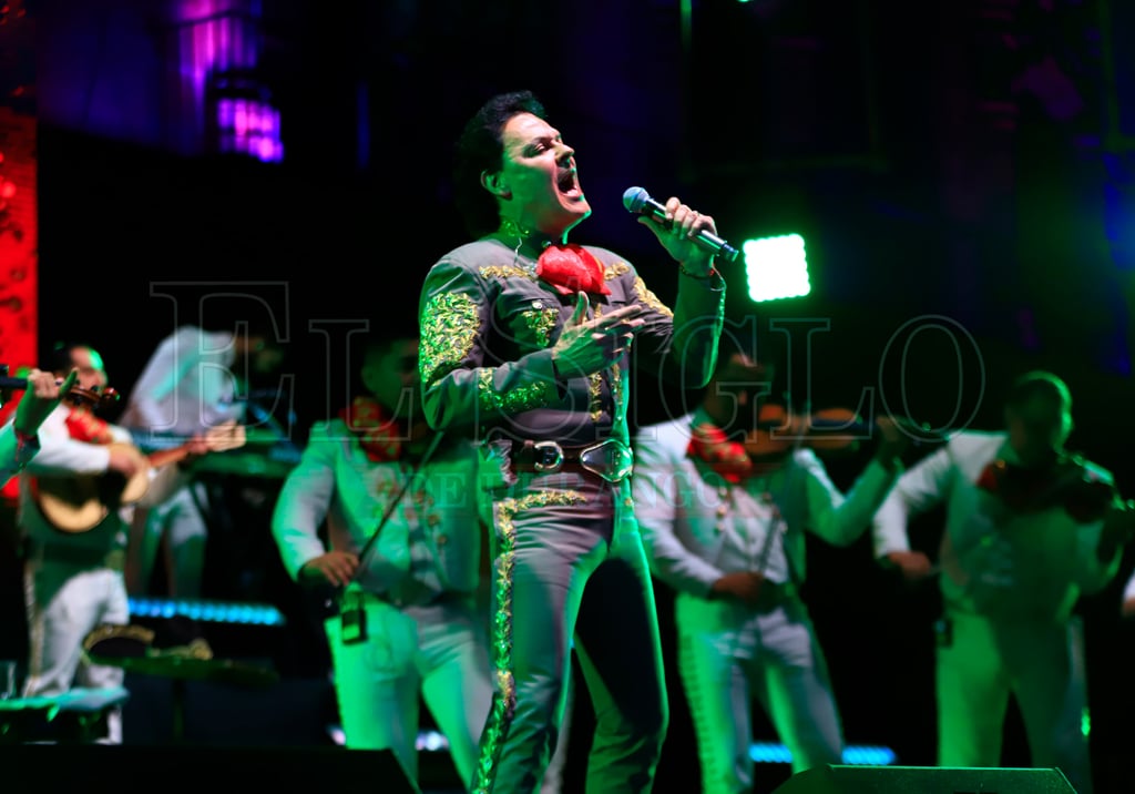 'Yo soy el aventurero', Pedro Fernández le canta a Durango