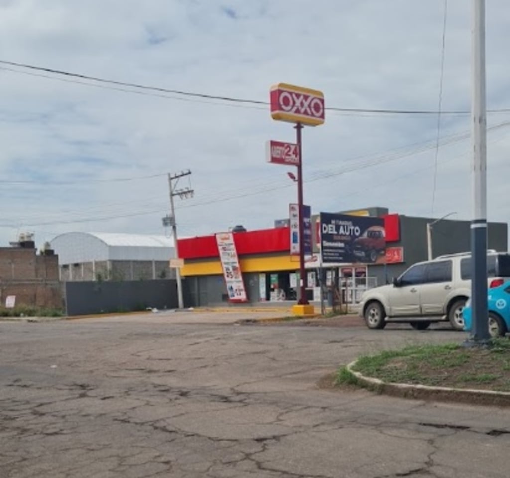 Hecho. Par de sujetos encapuchados robaron un Oxxo la mañana de este domingo.