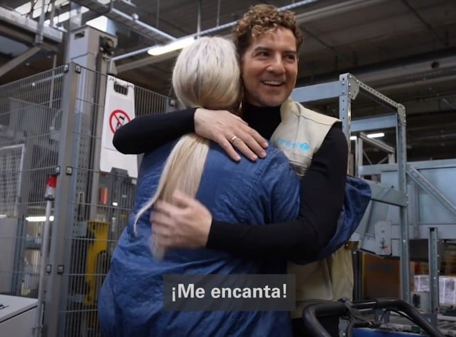 David Bisbal visita almacén de la UNICEF España