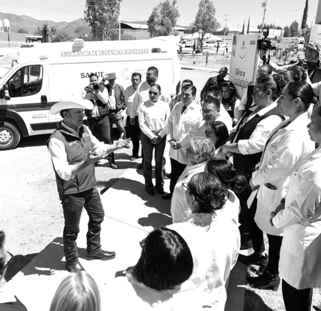 Trabajo. Habitantes de la localidad expresaron ante el gobernador del estado su gusto y aprobación por las nuevas obras, las cuales dicen, han mejorado en demasía su calidad de vida.