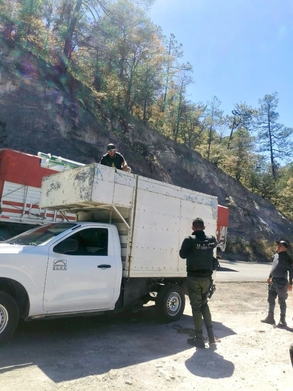 Labor. Policías estatales localizaron a un trabajador desaparecido con todo y camioneta de su centro de labores.