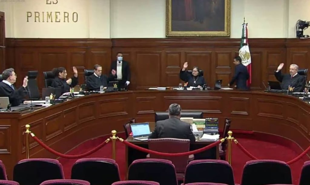 Adiós al 'beso de tres'; Suprema Corte dice no al poliamor y revoca amparo a ciudadano