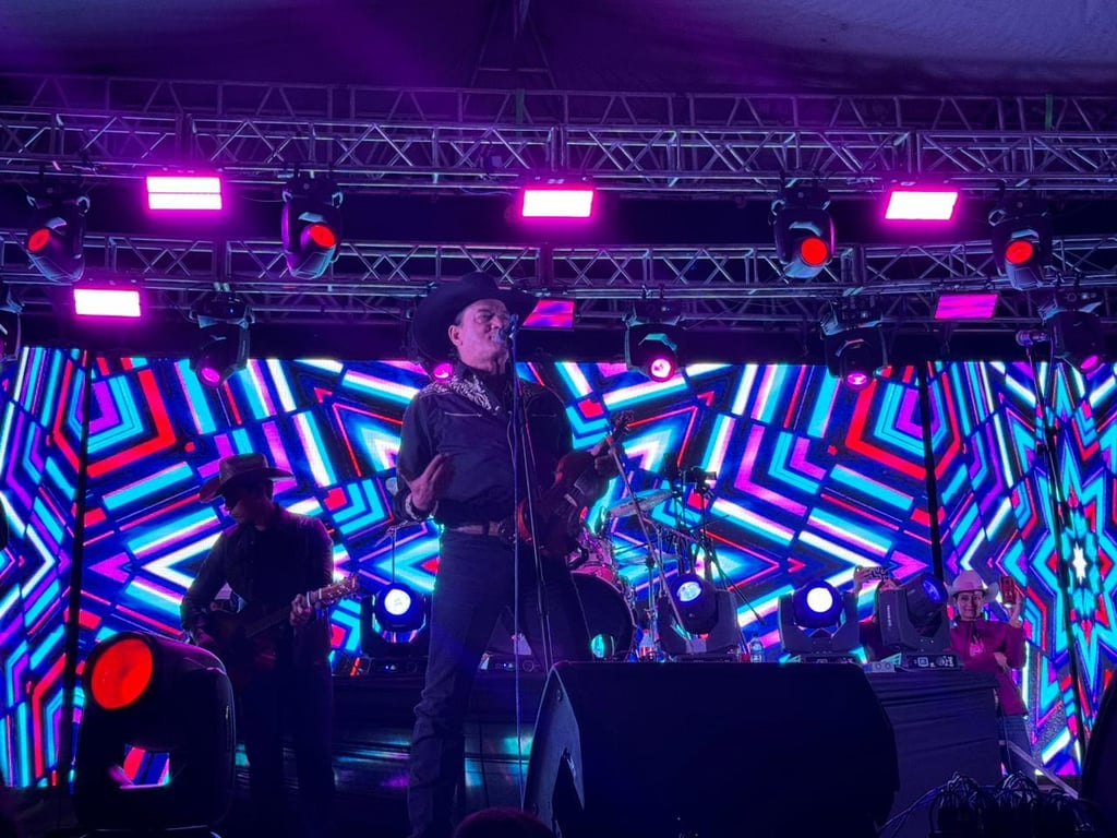 'Rompas más', 'Solo contigo', 'Siempre te amaré', 'Cinco muchachos vaqueros' y 'Vaqueros de rodeo' fueron algunos de los temas que interpretaron.