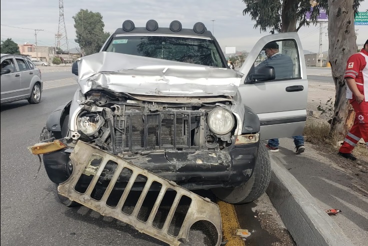 Conductora Resulta Lesionada Tras Chocar Contra Camión De Carga En ...