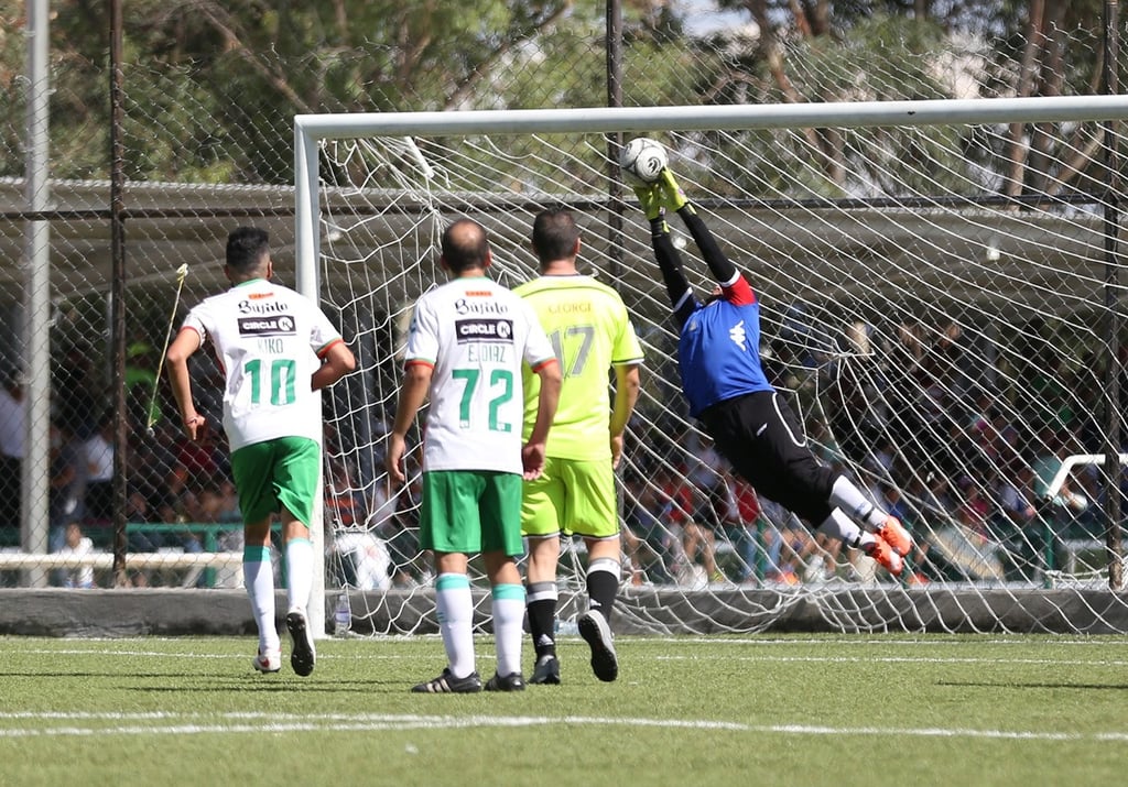 Goliza. El Deportivo Zeus goleó al Espotico al son de 5-2 y llegó a las 18 unidades.