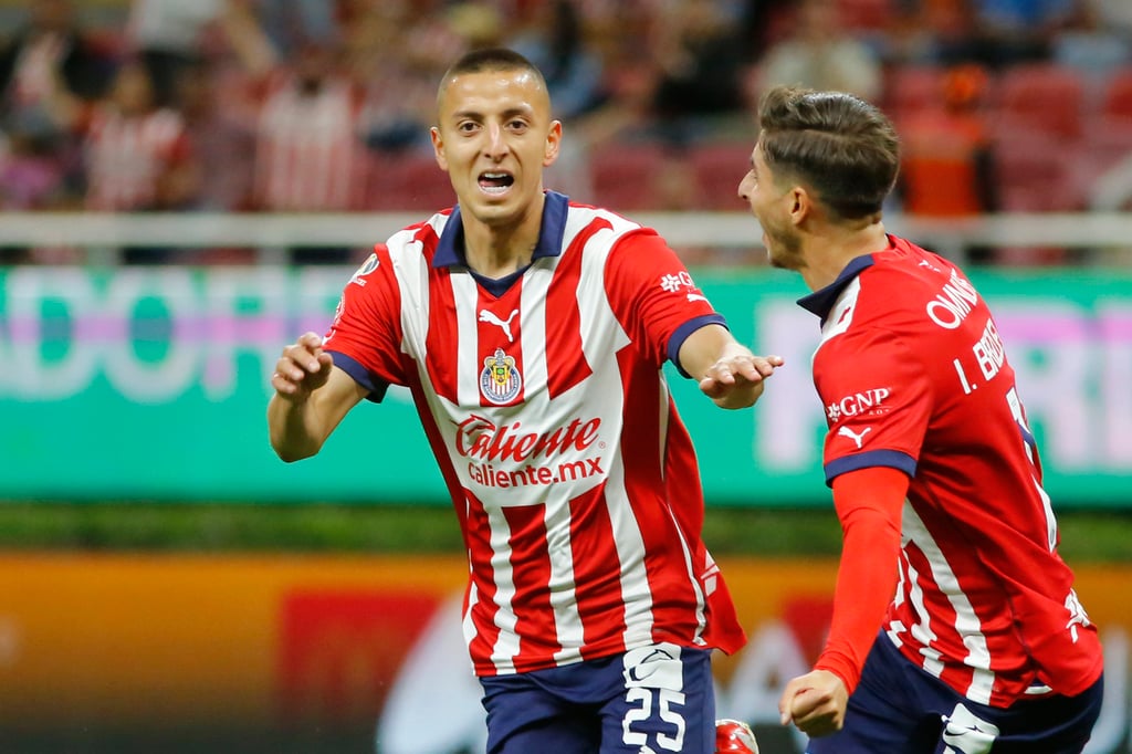 'Piojo' Alvarado revela que por dinero aceptó jugar en Chivas