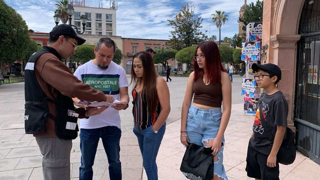 Atención. Los turistas fueron orientados sobre las diferentes actividades del Festival Ricardo Castro y en torno a los sitios más atractivos del municipio de Durango.