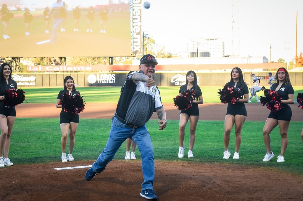 Strike. Juan Ángel Cabral Corral lanzó la primera bola en el segundo duelo de la serie Chihuahua vs Durango.
