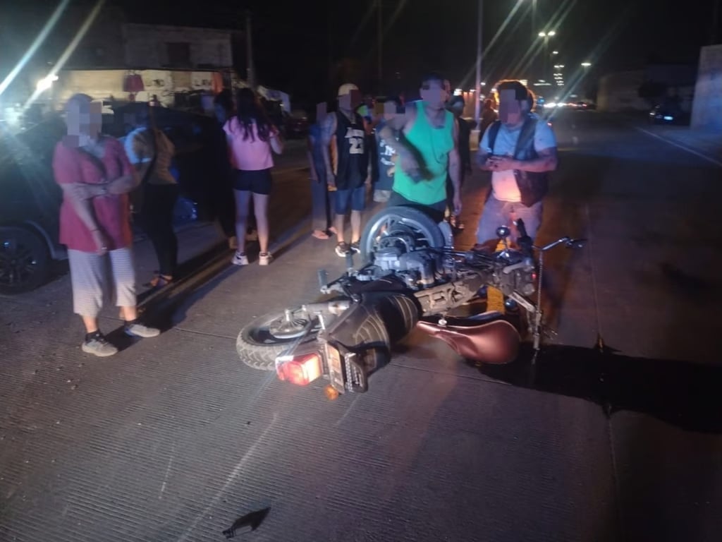 Accidente. La noche del jueves se registró un accidente vial donde participaron los conductores de una motocicleta y un auto.