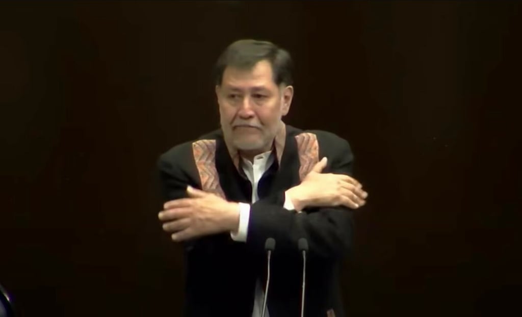 Video: Fernández Noroña dice adiós a la Cámara de Diputados al borde del llanto