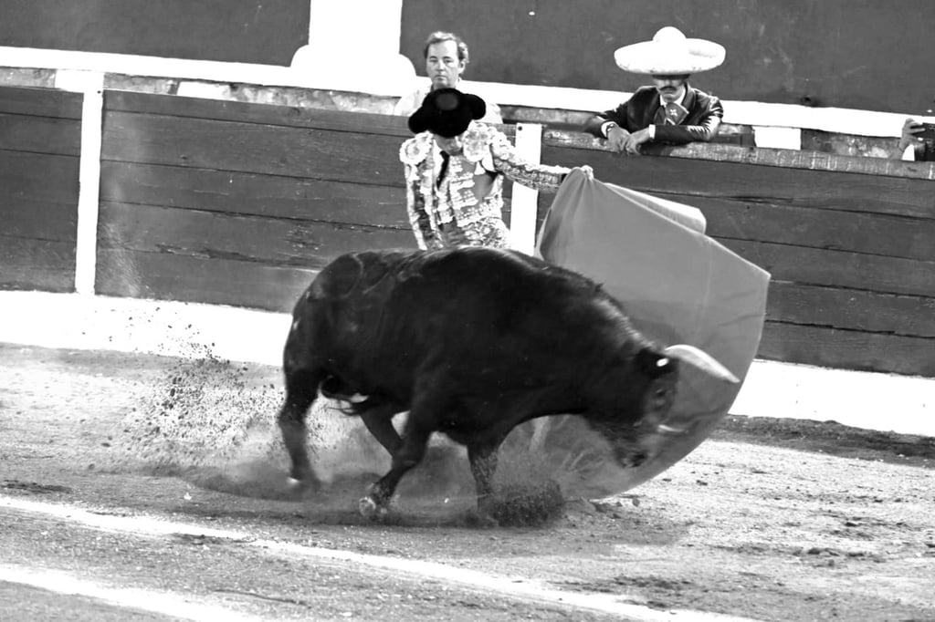 Entrega. Los tres matadores se entregaron en la Plaza de Toros Alejandra, en la Corrida de las Luces.