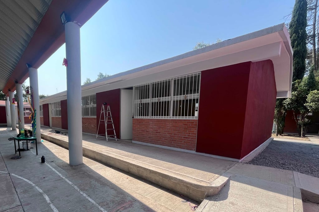 'A medias', se encuentran varias escuelas en México