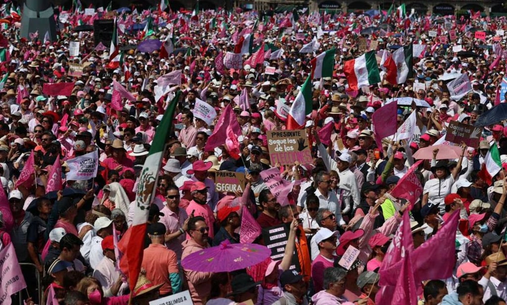 Convocan a 'marea rosa' en defensa de la democracia, día del tercer debate presidencial