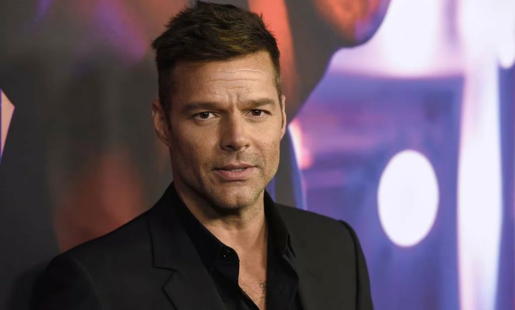 Ricky Martin publica video en poca ropa y es comparado con Britney Spears