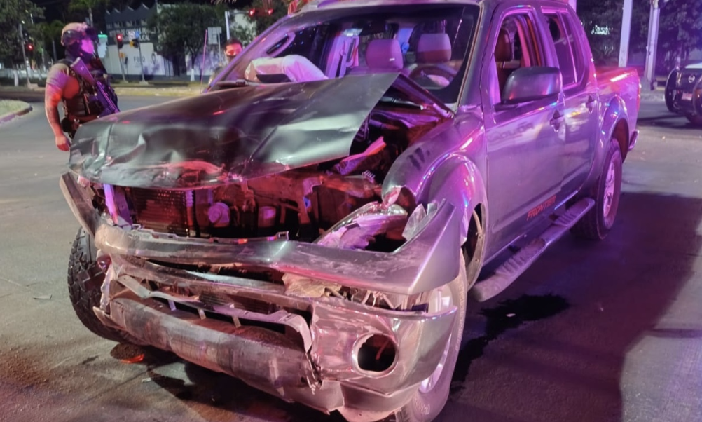 Conductor ebrio provoca choque en cruce de bulevares Domingo Arrieta y Durango