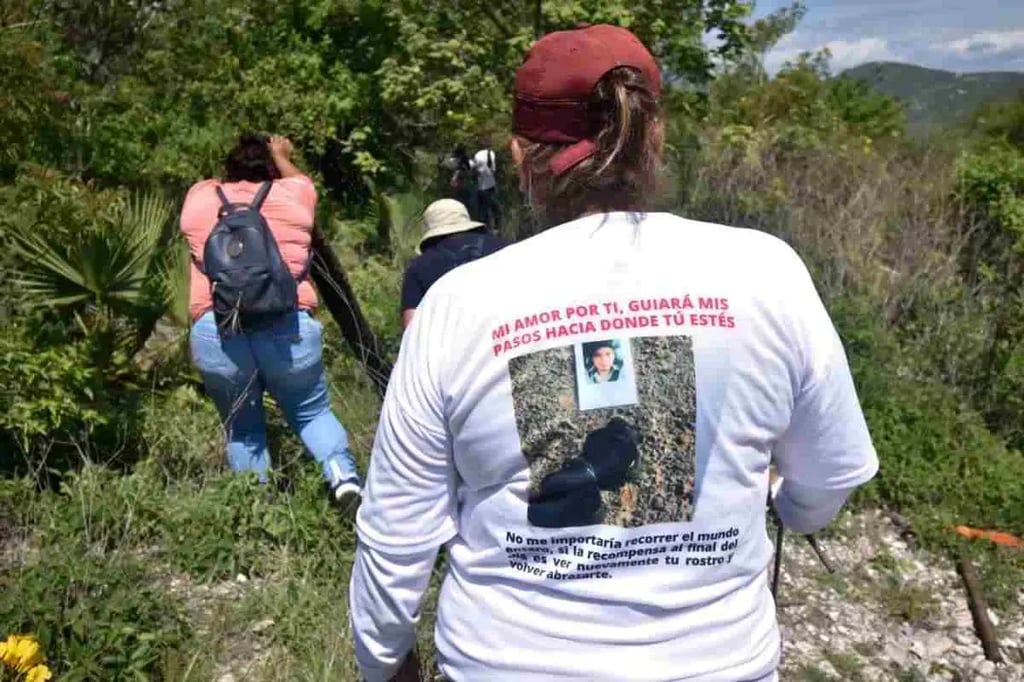 Hallan restos humanos de 18 personas en una fosa clandestina de Guanajuato