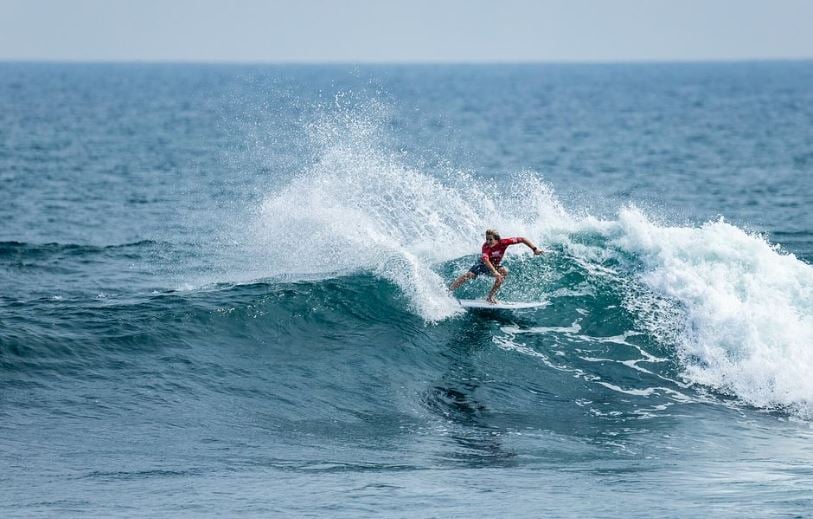 Después de 10 días de arduas jornadas, el Campeonato Mundial Juvenil de Surf, celebrado en El Sunzal y La Bocana en El Salvador, llegó a su final, donde el mexicano Lucas Senkeil se ubicó en el séptimo lugar general Sub-16 varonil. Cortesía. 