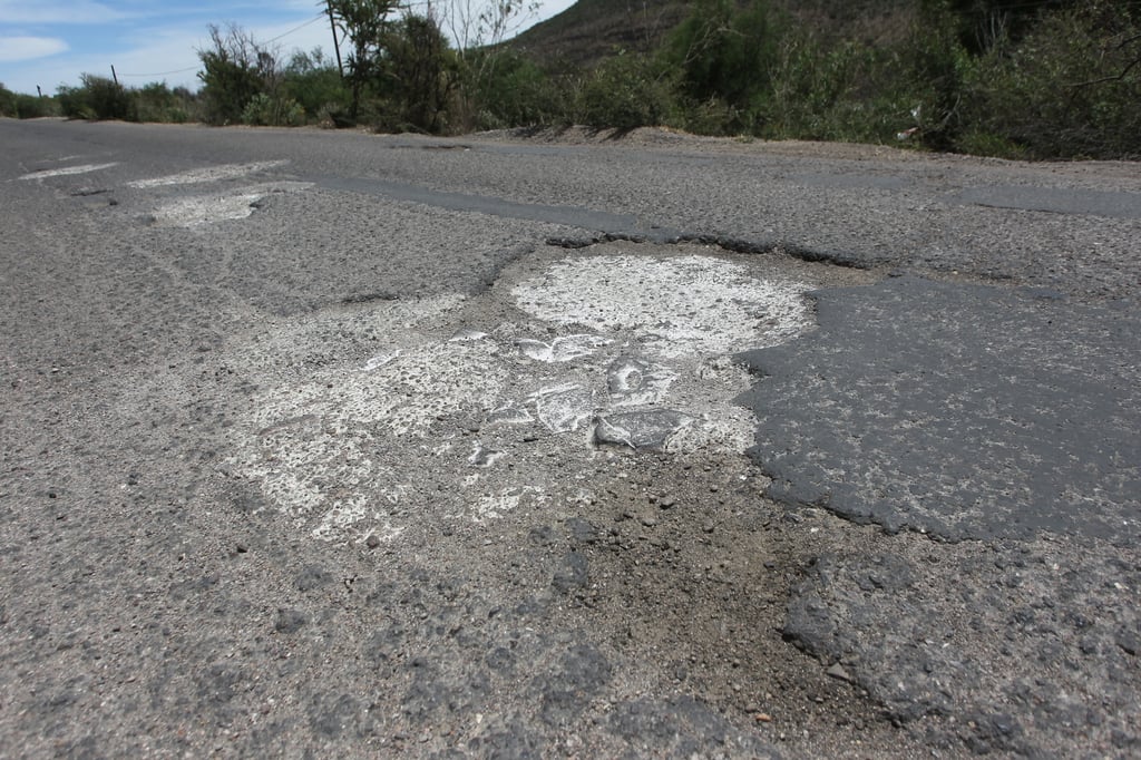 Se agravan los baches en tramos carreteros de Durango, a falta de recurso federal