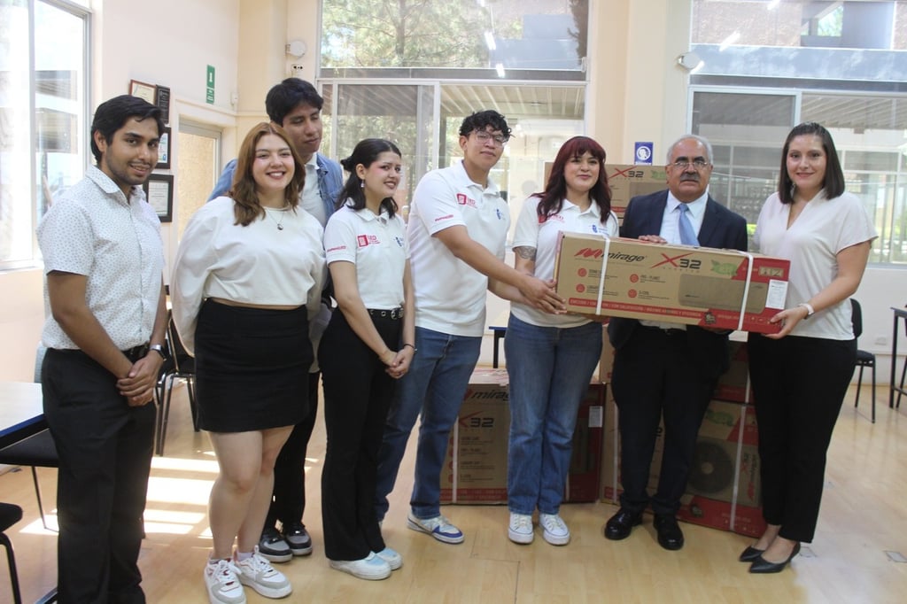 Protocolo. Rubén Solís Ríos entregó equipos de aire acondicionado que beneficiarán a los estudiantes.