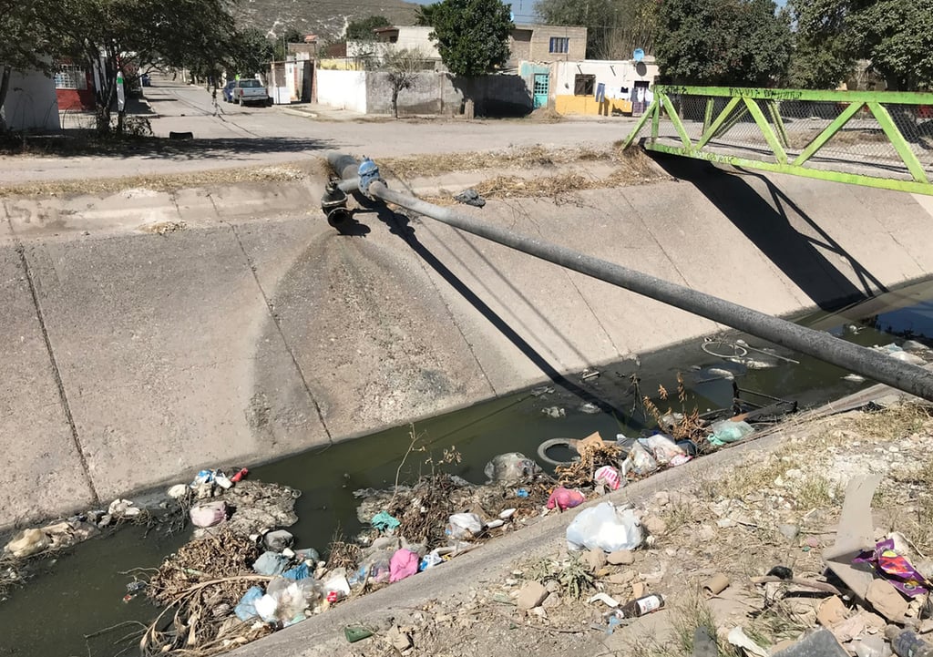 Hasta 20 toneladas de basura tras desazolve de canales de riego por Conagua