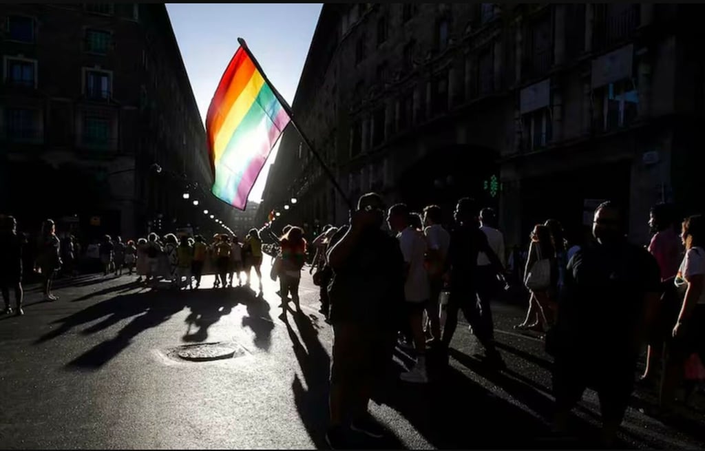 EU emite alerta de viaje mundial y advierte amenazas terroristas contra eventos LGBT