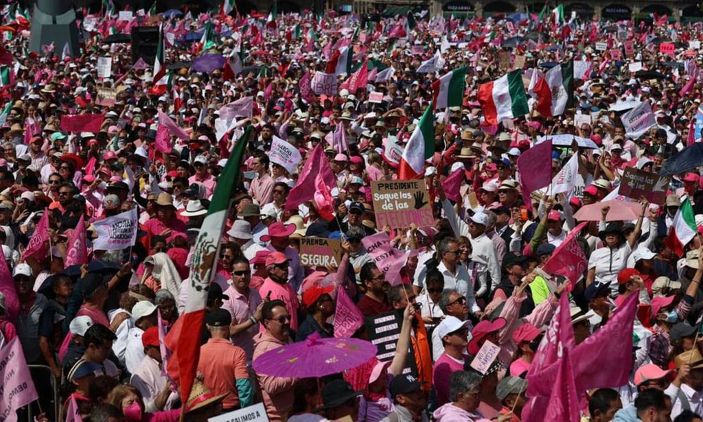 Ante la marcha de la 'Marea Rosa', Juez ordena izar la bandera este domingo