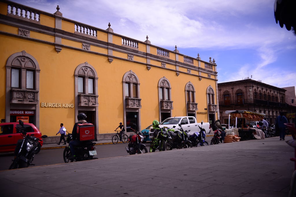 Necesidad. Para muchos conductores de motos, también representa su herramienta de trabajo.