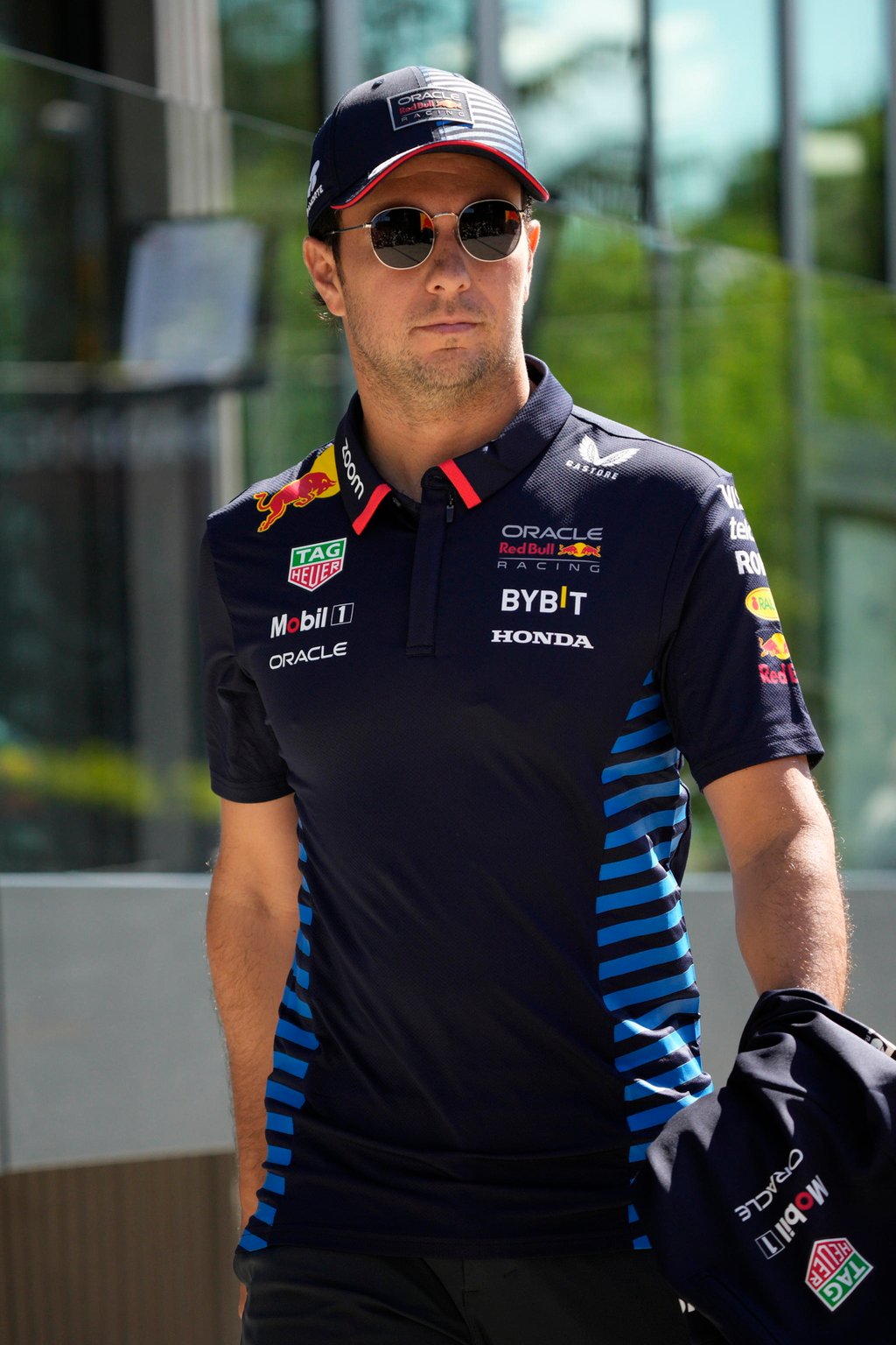 En espera. Sergio Pérez sigue en negociaciones con Red Bull para firmar contrato por un año más.