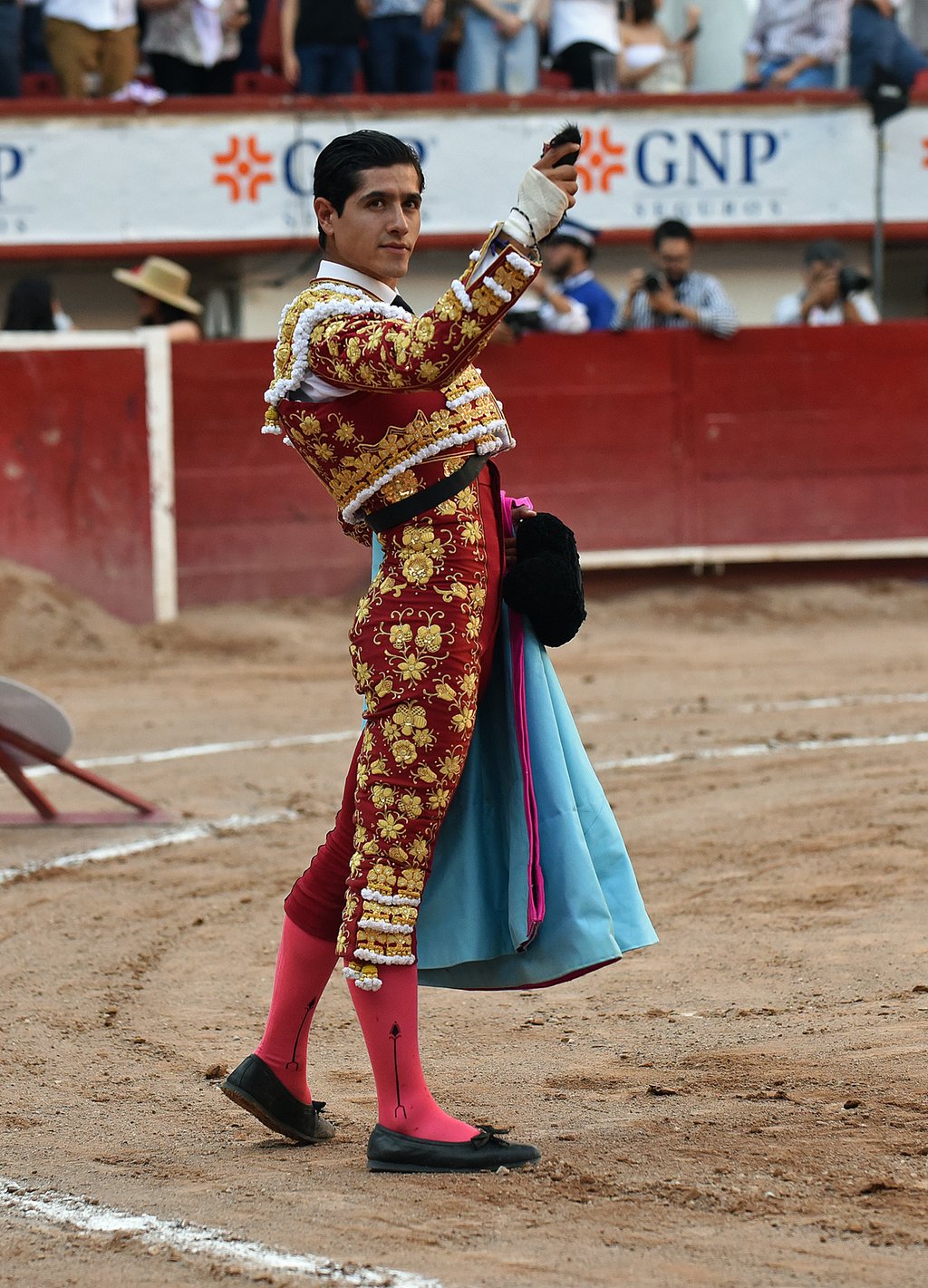 Respaldo.  En esa sesión se discutió el estándar para conceder la suspensión resaltando que el permiso para las corridas de toros está respaldado por la ley.