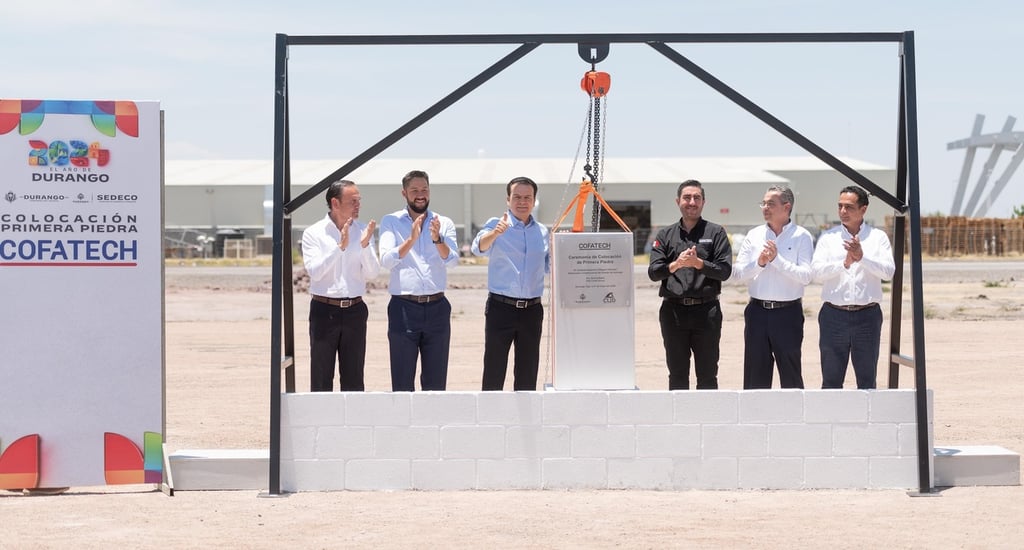 Tiempo. El gobernador Esteban Villegas Villarreal colocó la primera piedra de la construcción de la nave industrial de COFATECH, la cual estará lista para operar en 10 meses más.