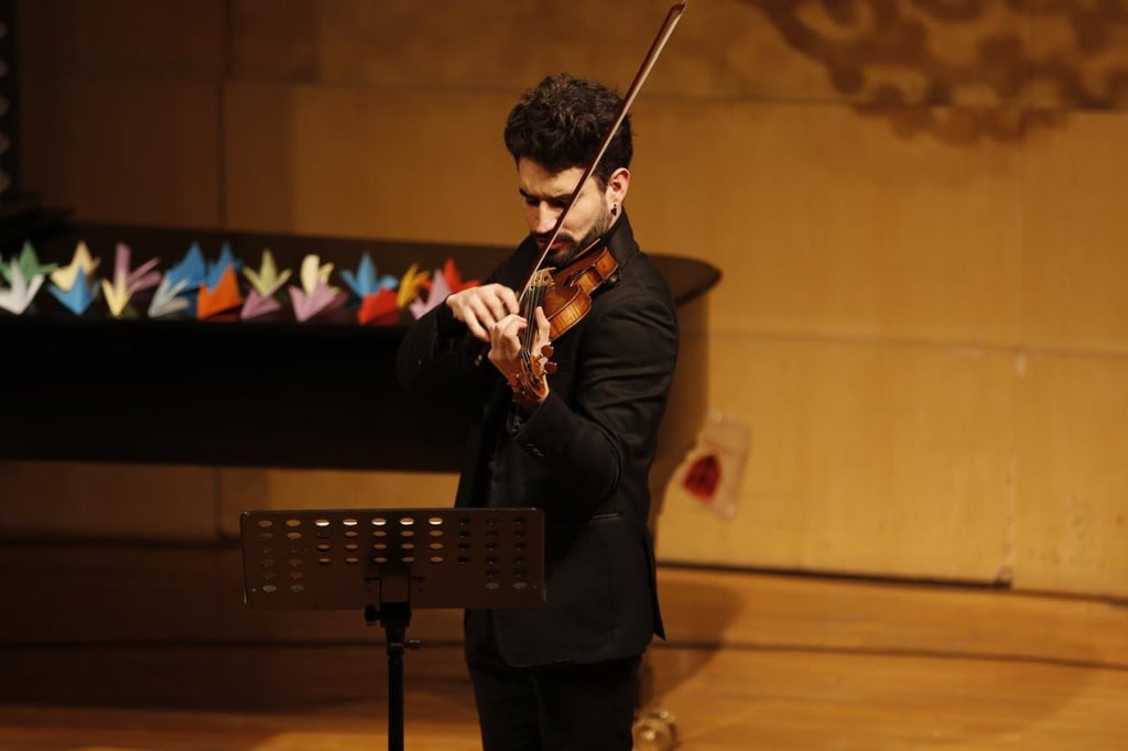 Violinista mexicano hace historia al graduarse de conversatorio en China
