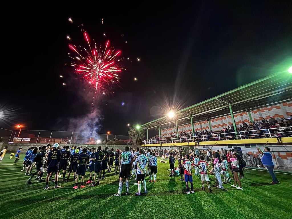 Festejo. En la inauguración, se lanzó el mensaje del juego limpio y se llamó a competir con disciplina y valores dentro del terreno de juego.